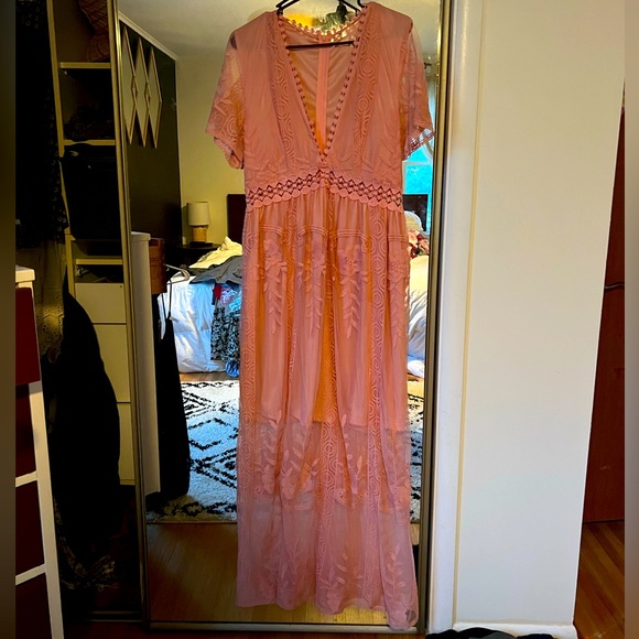 Pink lace plunge dress - Picture 2 of 2
